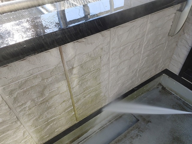 外壁塗装で洗浄作業